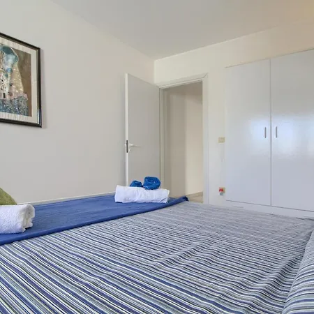 Front By Lovesud Apartament *